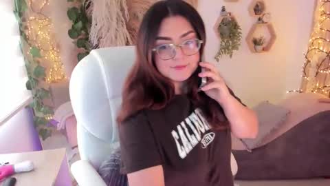 Snapshot of paulinacostello chatting on 06-03-26, 03:50 Estefania online show from 06-03-26, 03:50
