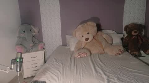 Snapshot of paulinawilliams chatting on 10-22-25, 04:40 paulina online show from 10-22-25, 04:40