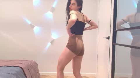 Snapshot of pauline_flo chatting on 12-19-25, 06:37 Pauline online show from 12-19-25, 06:37