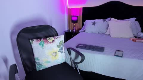 Pauline online show from 03-19-26, 02:37