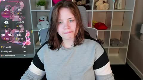 Snapshot of pauline_moore chatting on 04-25-26, 01:41 Erica online show from 04-25-26, 01:41