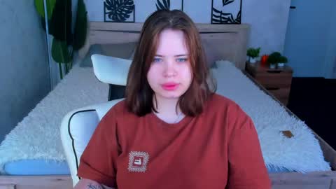 Snapshot of pauline_moore chatting on 04-27-26, 03:15 Erica online show from 04-27-26, 03:15