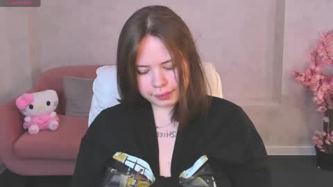Snapshot of pauline_moore chatting on 05-05-26, 09:17 Erica online show from 05-05-26, 09:17