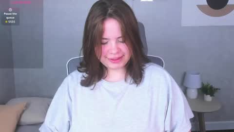 Snapshot of pauline_moore chatting on 05-26-26, 09:16 Erica online show from 05-26-26, 09:16