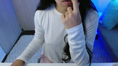 Snapshot of pauliv chatting on 01-12-26, 03:50 Paulina online show from 01-12-26, 03:50