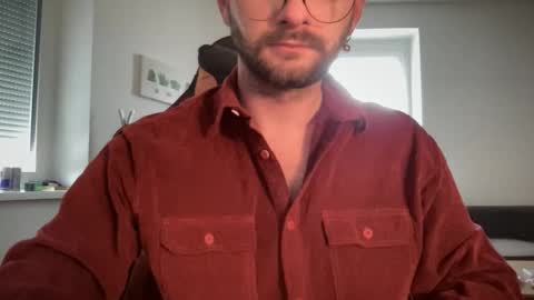 Snapshot of paulsimpsn chatting on 01-08-26, 08:16 love bush online show from 01-08-26, 08:16