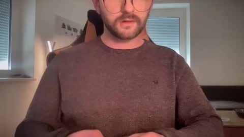 Snapshot of paulsimpsn chatting on 02-02-26, 01:21 love bush online show from 02-02-26, 01:21