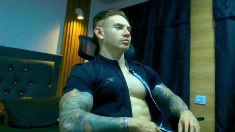 Snapshot of paulthompson_ chatting on 05-10-26, 03:23 Paul online show from 05-10-26, 03:23