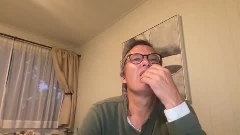 paulwill2377 online show from 12-04-25, 01:15