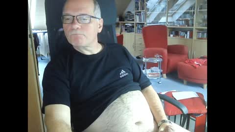 Snapshot of pavlovsdog2006 chatting on 12-19-24, 10:34 Pavlov aka Peter online show from 12-19-24, 10:34