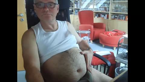 Snapshot of pavlovsdog2006 chatting on 12-20-24, 09:11 Pavlov aka Peter online show from 12-20-24, 09:11