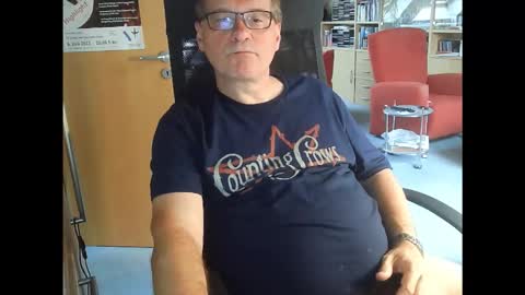 Snapshot of pavlovsdog2006 chatting on 10-20-25, 08:15 Pavlov aka Peter online show from 10-20-25, 08:15