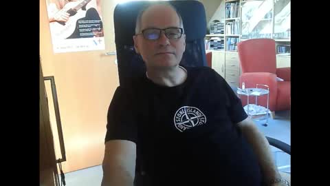 Snapshot of pavlovsdog2006 chatting on 11-06-25, 08:37 Pavlov aka Peter online show from 11-06-25, 08:37