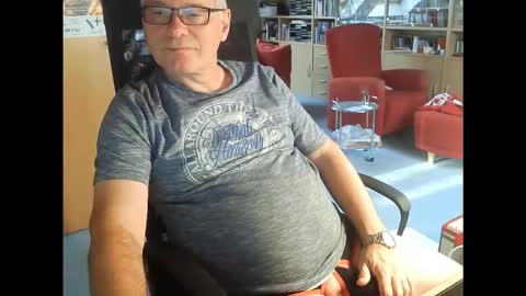 Snapshot of pavlovsdog2006 chatting on 11-14-25, 07:51 Pavlov aka Peter online show from 11-14-25, 07:51