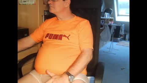 Snapshot of pavlovsdog2006 chatting on 11-17-25, 08:09 Pavlov aka Peter online show from 11-17-25, 08:09