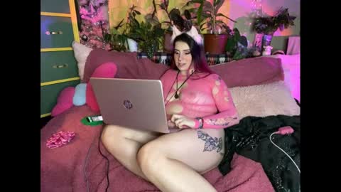 Snapshot of payyourprincessjess chatting on 01-01-25, 02:09 payyourprincessjess online show from 01-01-25, 02:09
