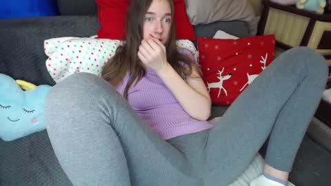 Snapshot of peaceduke chatting on 01-13-25, 01:17 FOUNTAIN SQUIRT online show from 01-13-25, 01:17