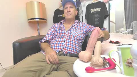 Snapshot of peacetous chatting on 12-29-24, 04:27 Marc online show from 12-29-24, 04:27