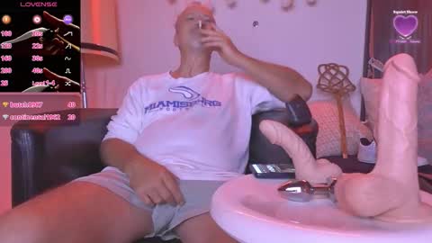 Snapshot of peacetous chatting on 10-19-25, 04:35 Marc online show from 10-19-25, 04:35