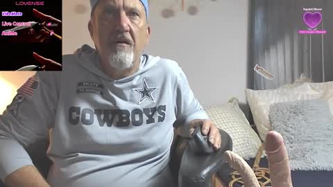 Snapshot of peacetous chatting on 11-06-25, 04:35 Marc online show from 11-06-25, 04:35