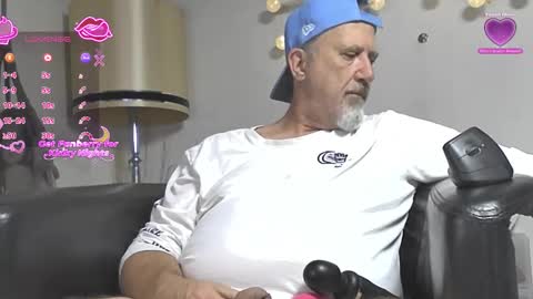 Snapshot of peacetous chatting on 11-18-25, 09:52 Marc online show from 11-18-25, 09:52