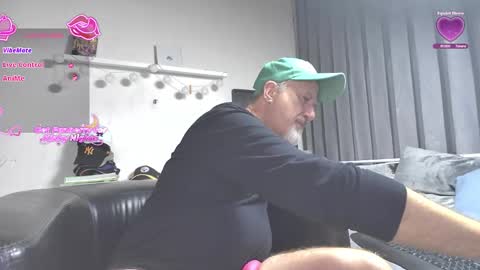 Snapshot of peacetous chatting on 11-23-25, 04:12 Marc online show from 11-23-25, 04:12