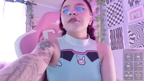 Snapshot of peach69love chatting on 08-05-26, 06:33 P E A C H online show from 08-05-26, 06:33