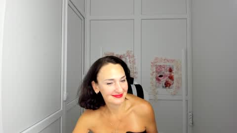 Snapshot of peachboomm chatting on 07-10-26, 05:34 Christina online show from 07-10-26, 05:34