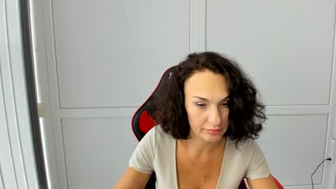 Snapshot of peachboomm chatting on 07-11-26, 12:08 Christina online show from 07-11-26, 12:08