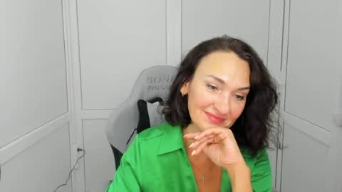 Snapshot of peachboomm chatting on 08-05-26, 06:27 Christina online show from 08-05-26, 06:27