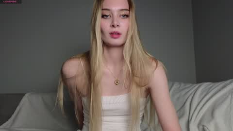 Snapshot of peachcreamcouple chatting on 01-26-25, 01:15 Lexy Peach online show from 01-26-25, 01:15