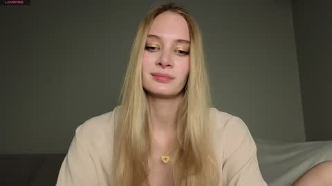 Snapshot of peachcreamcouple chatting on 01-28-25, 02:10 Lexy Peach online show from 01-28-25, 02:10