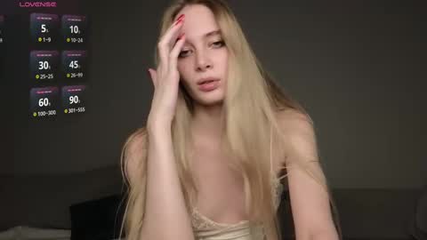 Snapshot of peachcreamcouple chatting on 02-18-25, 05:10 Lexy Peach online show from 02-18-25, 05:10