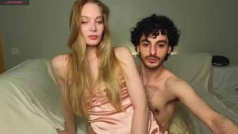 Snapshot of peachcreamcouple chatting on 10-19-25, 11:00 Lexy Peach online show from 10-19-25, 11:00