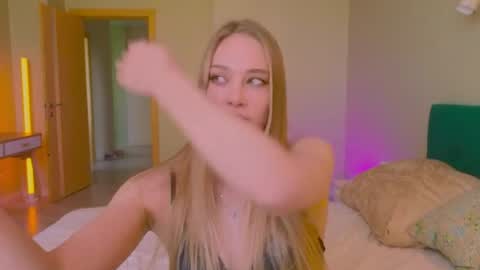 Lexy Peach online show from 05-17-26, 12:01