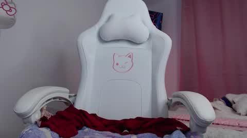 peacherry_ online show from 03-04-25, 11:00