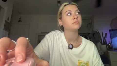 Snapshot of peachesncreampiezz chatting on 06-20-26, 10:01 peachesncreampiezz online show from 06-20-26, 10:01