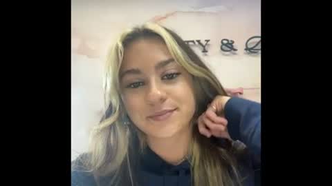 Snapshot of peachesncreampiezz chatting on 06-27-26, 06:02 peachesncreampiezz online show from 06-27-26, 06:02