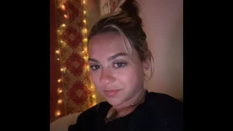 Snapshot of peachesncreampiezz chatting on 07-11-26, 06:27 peachesncreampiezz online show from 07-11-26, 06:27