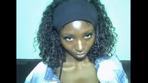 Snapshot of peachglowx chatting on 07-18-26, 06:50 Nicki online show from 07-18-26, 06:50