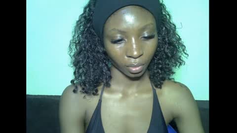 Snapshot of peachglowx chatting on 07-21-26, 05:48 Nicki online show from 07-21-26, 05:48