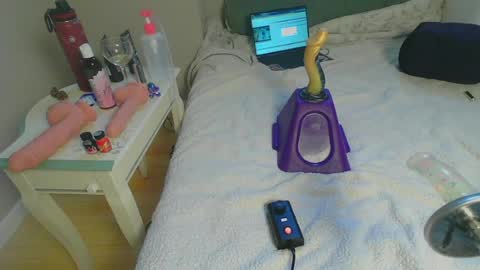 Snapshot of peachiebum chatting on 05-19-26, 02:07 peachiebum online show from 05-19-26, 02:07