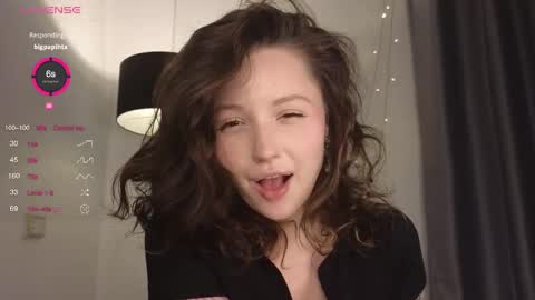 Snapshot of peachvibes chatting on 02-21-25, 09:00 Lili online show from 02-21-25, 09:00