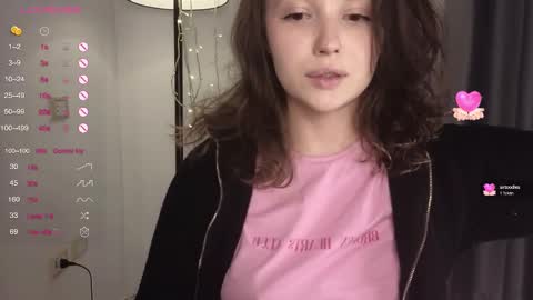 Snapshot of peachvibes chatting on 02-27-25, 01:16 Lili online show from 02-27-25, 01:16