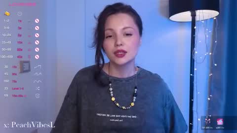 Snapshot of peachvibes chatting on 03-10-25, 07:10 Lili online show from 03-10-25, 07:10