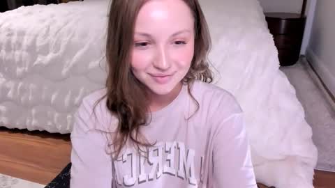 Snapshot of peachvibes chatting on 10-06-25, 02:42 Lili online show from 10-06-25, 02:42