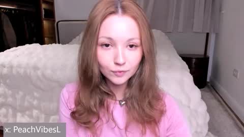 Snapshot of peachvibes chatting on 10-11-25, 05:28 Lili online show from 10-11-25, 05:28
