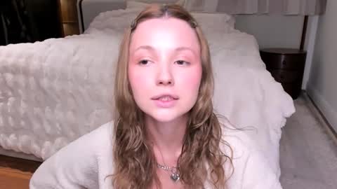 Snapshot of peachvibes chatting on 10-16-25, 01:34 Lili online show from 10-16-25, 01:34