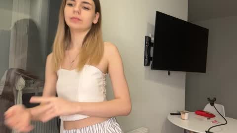 Snapshot of peachy_keens chatting on 03-29-26, 06:30 Peachy online show from 03-29-26, 06:30