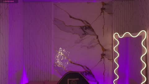 peachy_tay online show from 04-15-26, 12:01